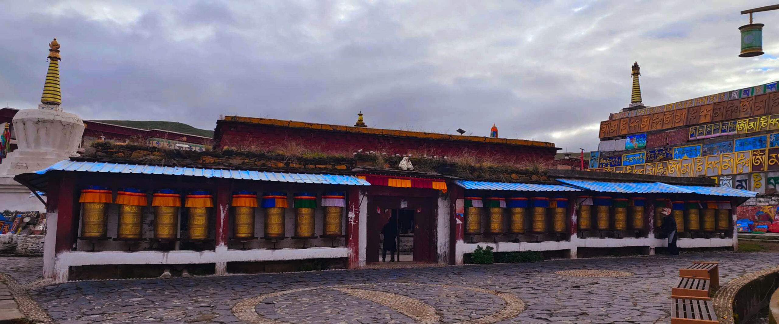 旧理塘寺